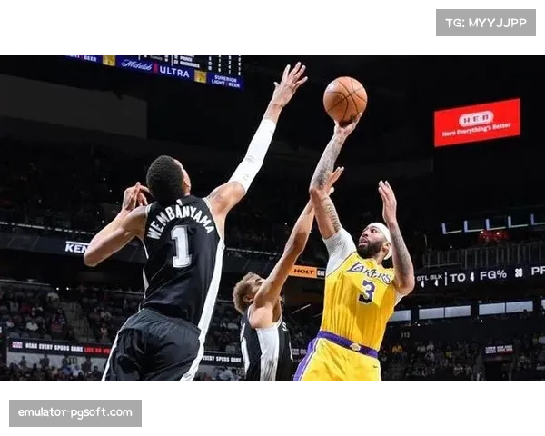 文班亚马半场狂砍30分10篮板，马刺暂时领先雷霆